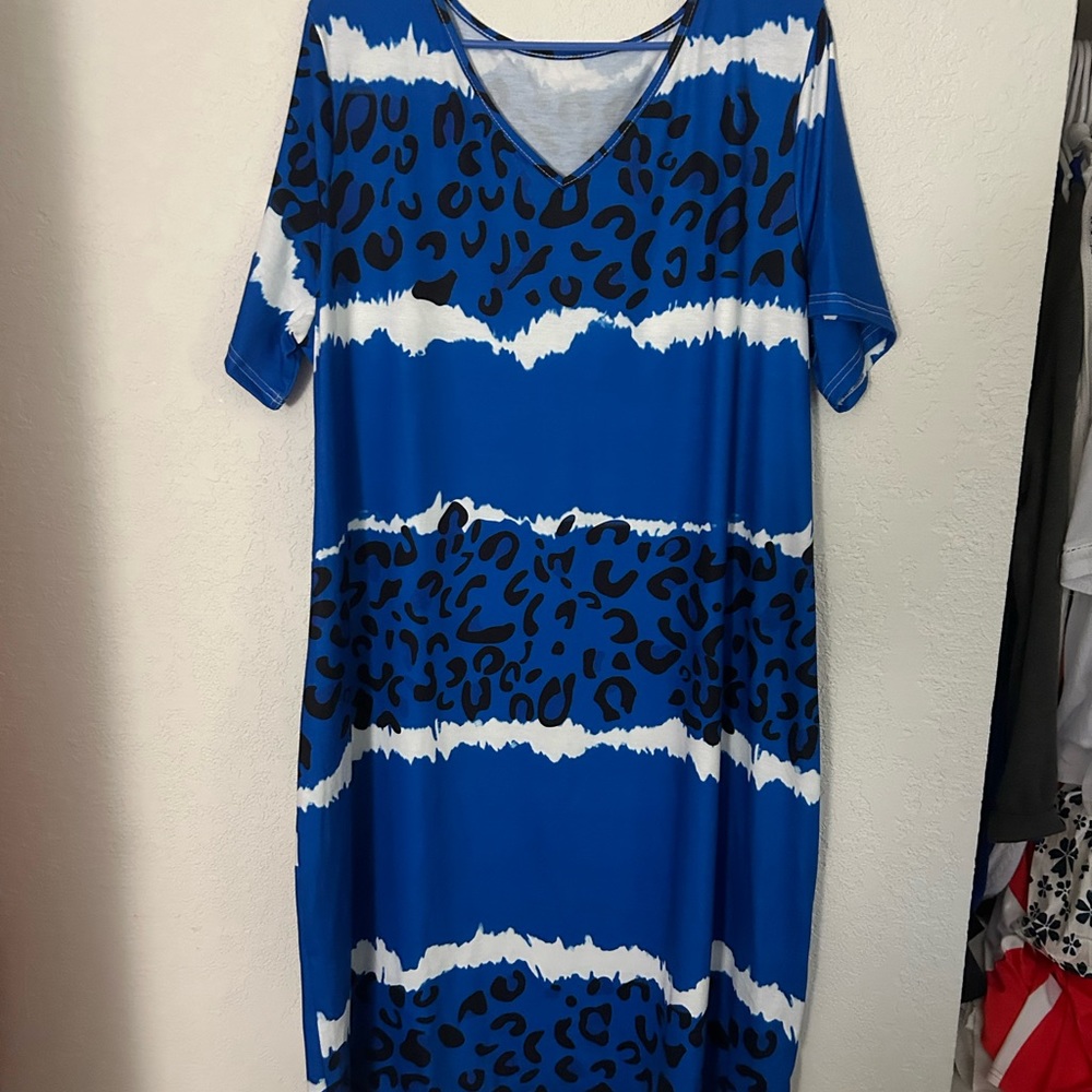 Comfy and casual! Great for a swimsuit cover up or just to lounge in
